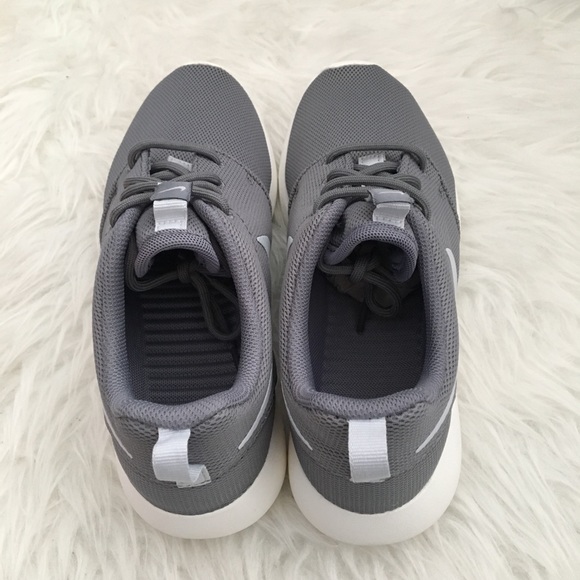 NEW Nike Roshe One Women’s Sneakers - Picture 5 of 7